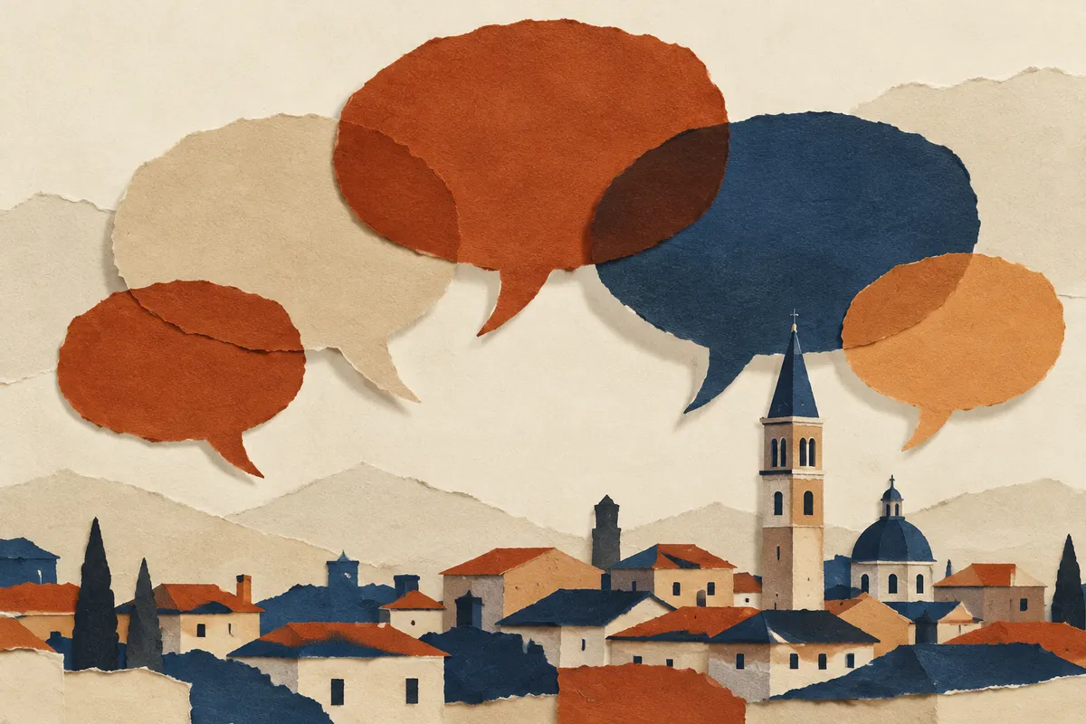 Bocadillos de conversación sobre una silueta de ciudad con campanario y tejados, ilustración sin personas
